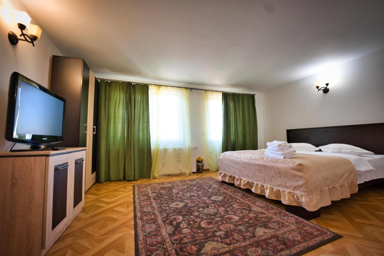 Vila Victoria Ramnicu Valcea Luaran gambar