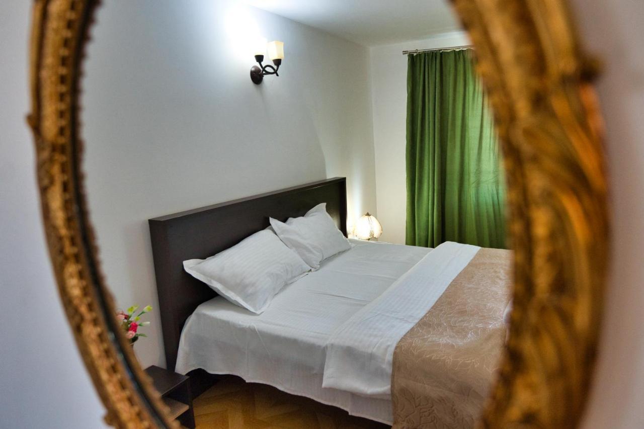 Vila Victoria Ramnicu Valcea Luaran gambar
