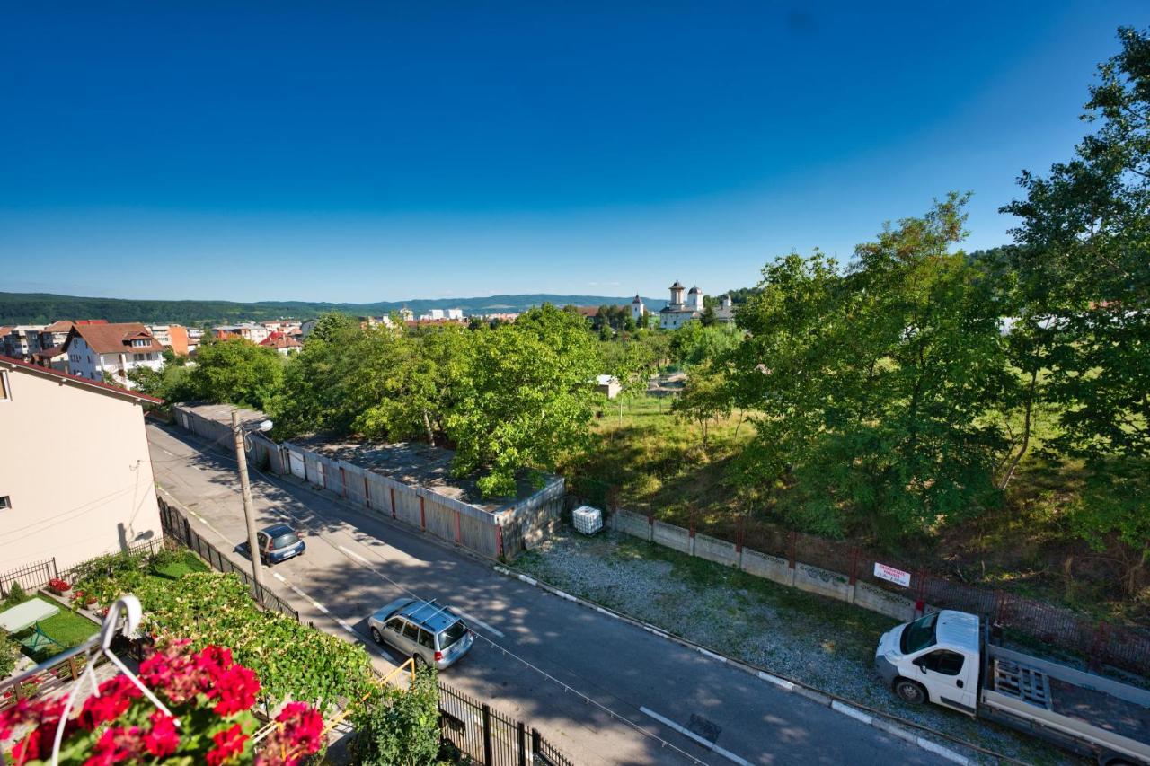 Vila Victoria Ramnicu Valcea Luaran gambar