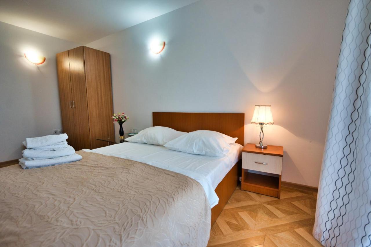 Vila Victoria Ramnicu Valcea Luaran gambar