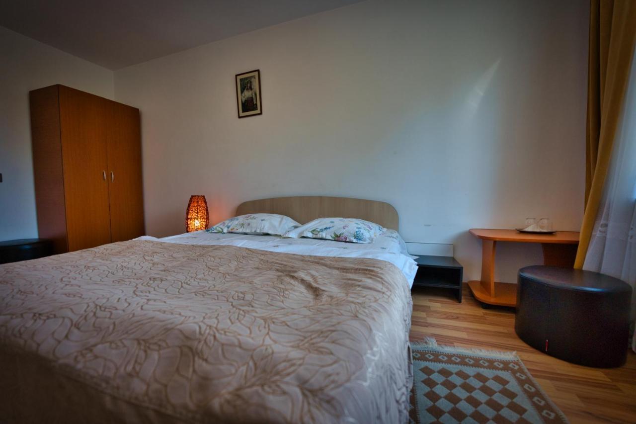 Vila Victoria Ramnicu Valcea Luaran gambar