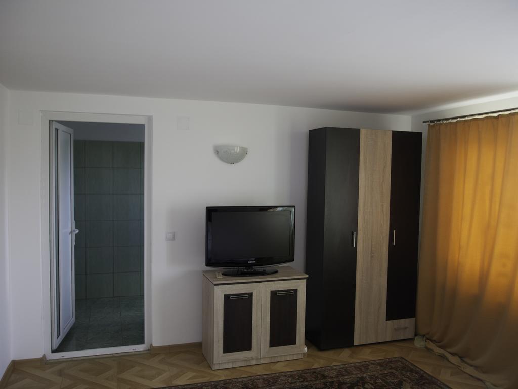 Vila Victoria Ramnicu Valcea Luaran gambar