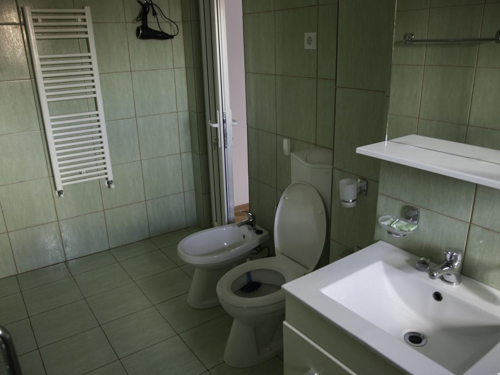Vila Victoria Ramnicu Valcea Luaran gambar