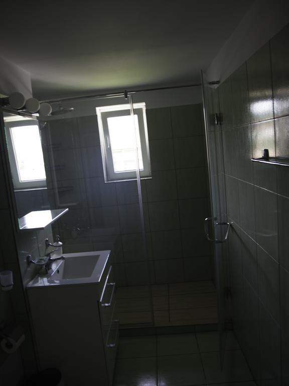 Vila Victoria Ramnicu Valcea Luaran gambar