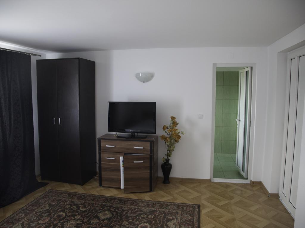 Vila Victoria Ramnicu Valcea Luaran gambar